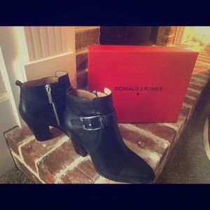 Donald J Pliner boots, never worn